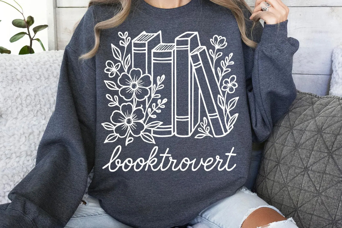 Booktrovert Tee